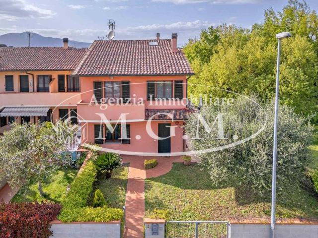 Villa Schiera in vendita a Santa Maria A Monte, Toscana