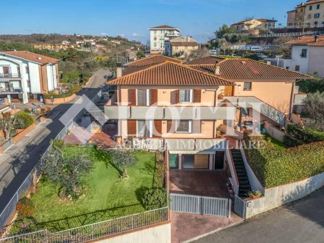 Villa Schiera in vendita a Santa Maria A Monte, Toscana