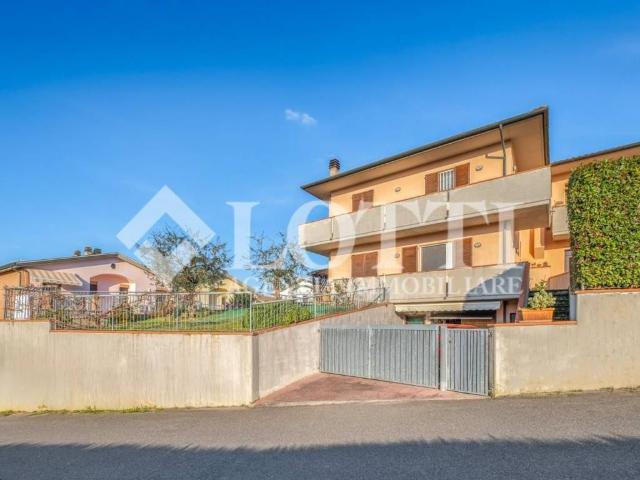 Villa Schiera in vendita a Santa Maria A Monte, Toscana
