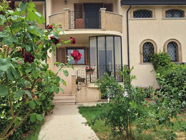 Villa Schiera in vendita a Santa Maria Imbaro, Abruzzo