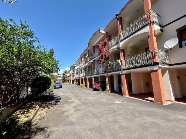 Villa Schiera in vendita a Sant'agata Li Battiati, Sicilia