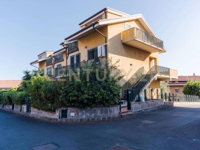 Villa Schiera in vendita a Sant'Agata li Battiati, Catania