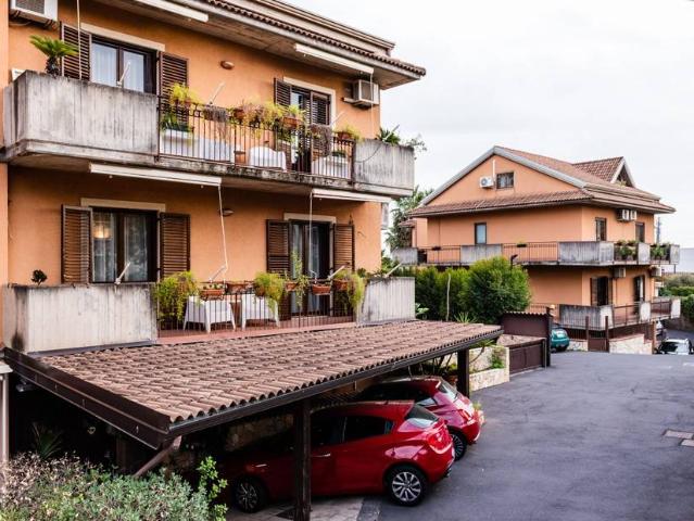 Villa Schiera in vendita a Sant'agata Li Battiati, Sicilia