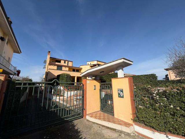 Villa Schiera in vendita a Sant'angelo A Cupolo, Campania