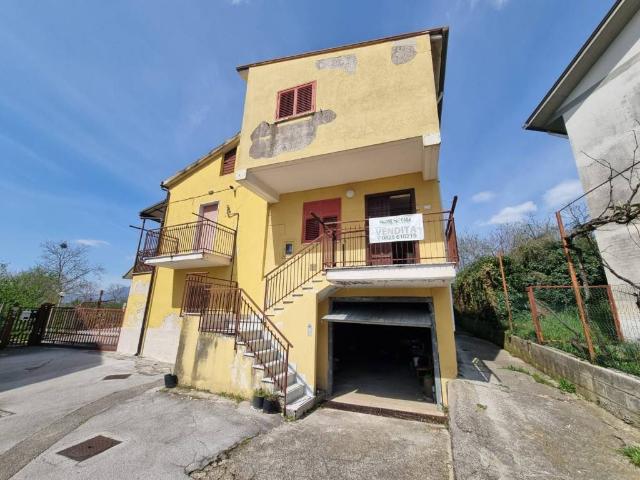Villa Schiera in vendita a Santo Stefano Del Sole, Campania