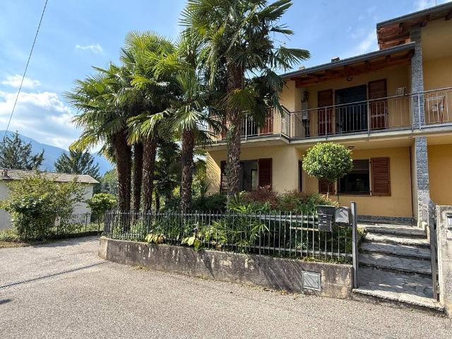 Villa Schiera in vendita a Sant'omobono Imagna, Lombardia