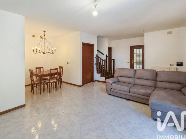 Villa Schiera in vendita a Romani, Sarnano