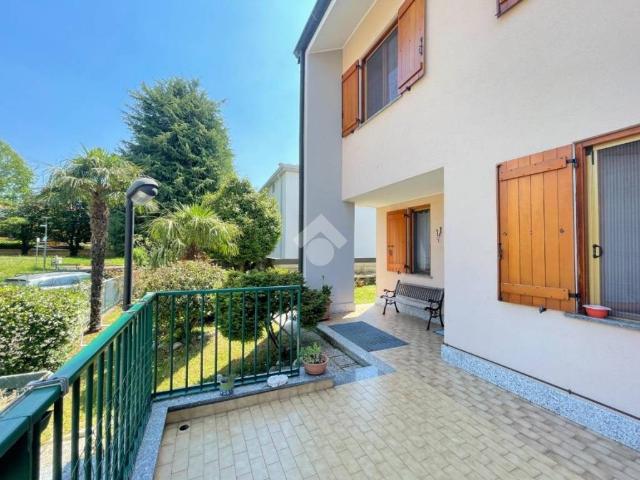 Villa Schiera in vendita a Cassina Ferrara, Saronno
