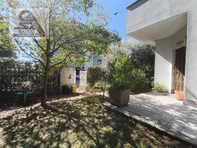 Villa Schiera in vendita a Campo Sportivo-Colombara, Saronno
