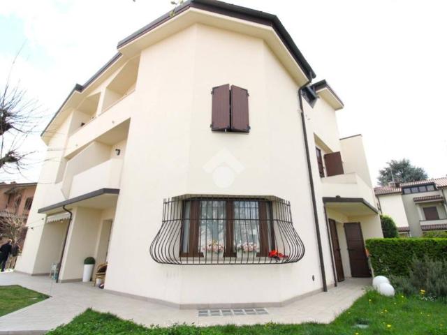 Villa Schiera in vendita a Unione dei comuni del Distretto Ceramico, Sassuolo