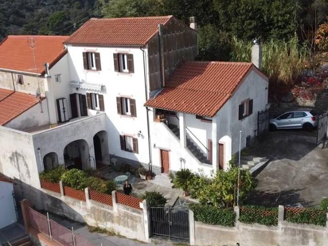 Villa Schiera in vendita a Albisola Capo, Liguria