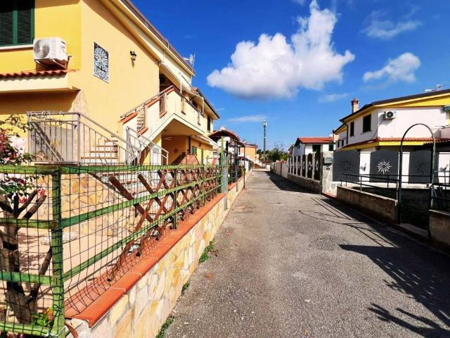 Villa Schiera in vendita a La Petrosa, Calabria