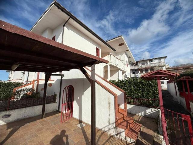 Villa Schiera in vendita a Centro Storico, Calabria