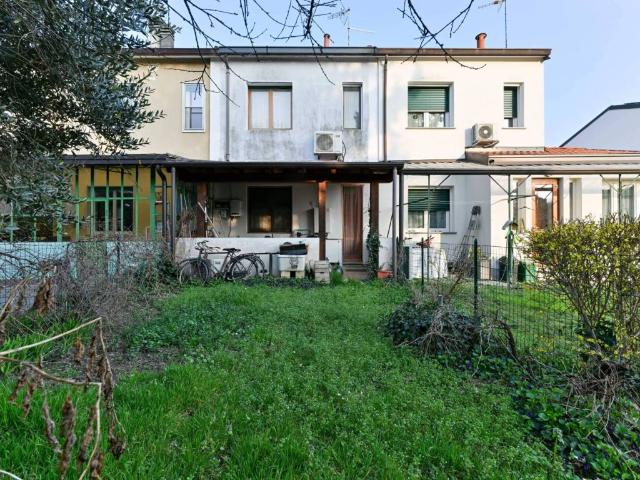 Villa Schiera in vendita a Rovagnasco, Segrate