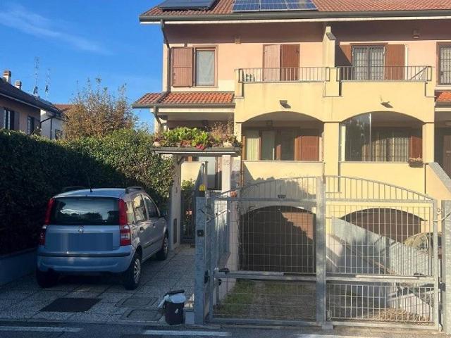 Villa Schiera in vendita a Lavanderie, Segrate