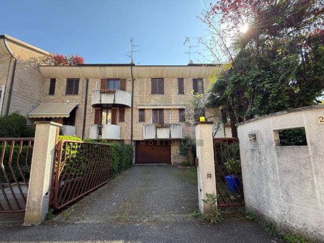 Villa Schiera in vendita a Seregno, Lombardia