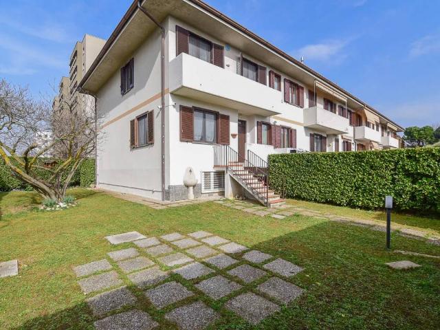 Villa Schiera in vendita a Seregno, Lombardia