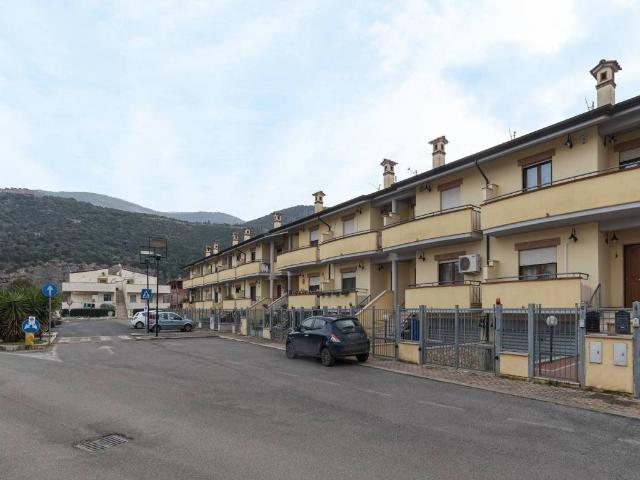 Villa Schiera in vendita a Monticchio, Sermoneta