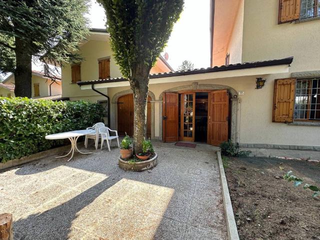 Villa Schiera in vendita a Unione dei comuni del Frignano, Serramazzoni