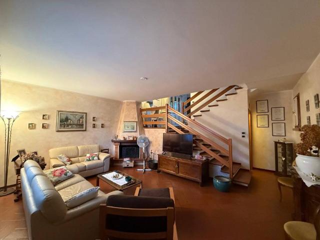 Villa Schiera in vendita a Serravalle Pistoiese, Toscana