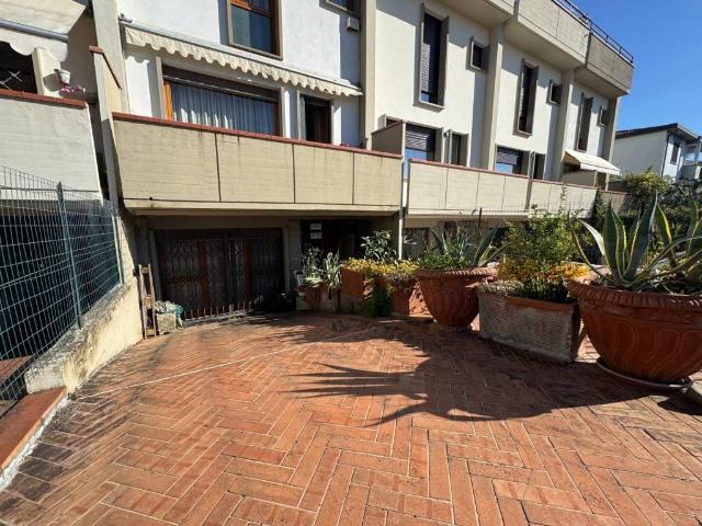 Villa Schiera in vendita a Zambra, Sesto Fiorentino