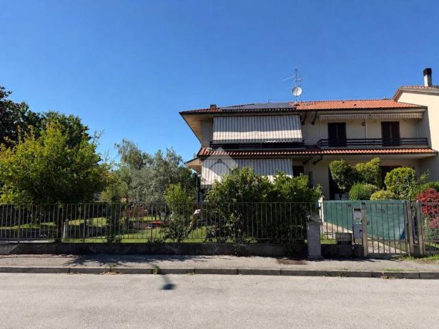 Villa Schiera in vendita a Cascina Castelletto, Settala