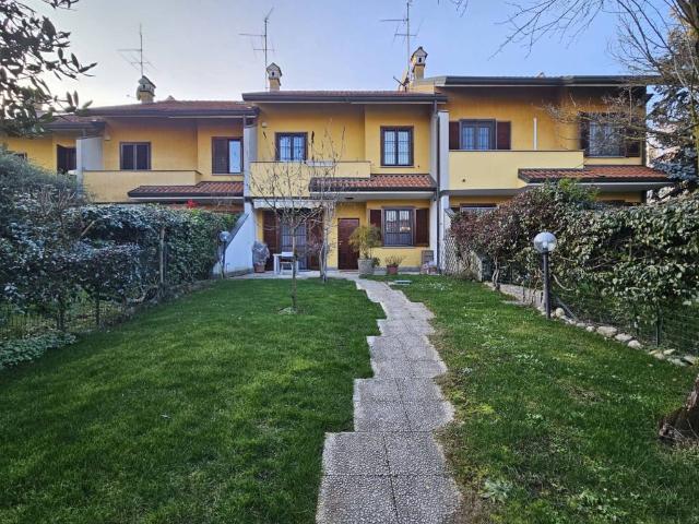Villa Schiera in vendita a Seveso, Lombardia