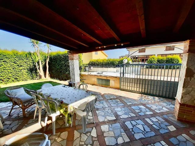 Villa Schiera in vendita a Simeri Mare, Simeri Crichi