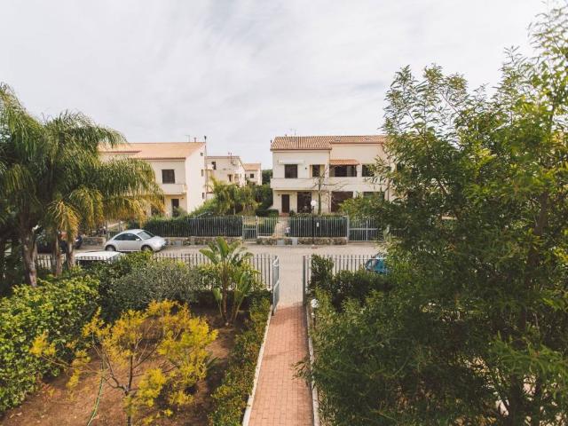 Villa Schiera in vendita a Villaggio Elios, Siracusa