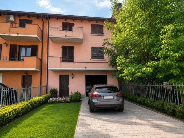 Villa Schiera in vendita a Sissa Trecasali, Sissa
