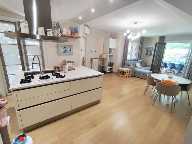 Villa Schiera in vendita a Cascina Emanuela, Solaro