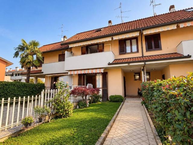 Villa Schiera in vendita a Solaro, Milano