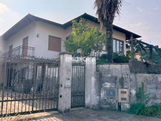 Villa Schiera in vendita a Solbiate, Solbiate con Cagno