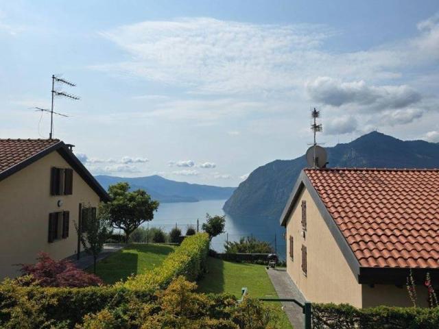 Villa Schiera in vendita a Solto Collina, Lombardia