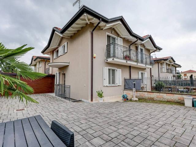 Villa Schiera in vendita a Mezzana, Somma Lombardo