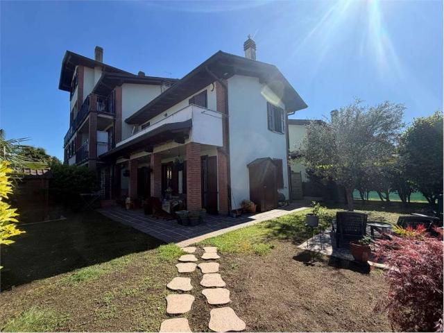 Villa Schiera in vendita a Somma Lombardo, Lombardia