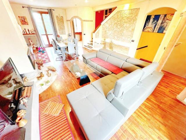 Villa Schiera in vendita a Sorbolo Mezzani, Coenzo