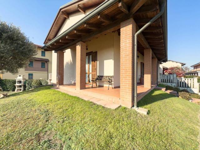 Villa Schiera in vendita a Sozzago, Novara