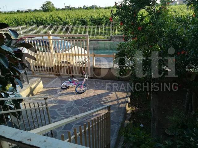 Villa Schiera in vendita a Sparanise, Campania