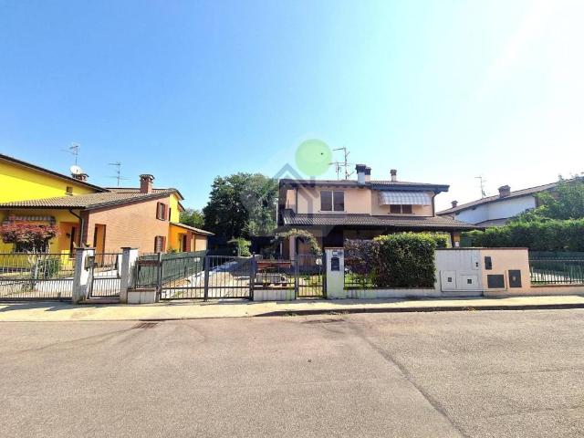 Villa Schiera in vendita a Spinadesco, Cremona