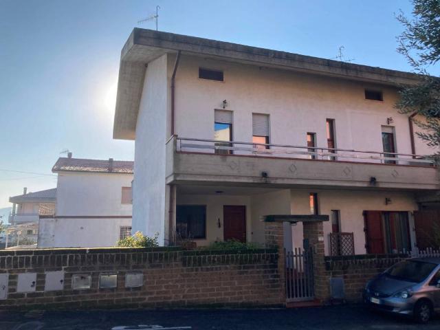 Villa Schiera in vendita a Santa Teresa, Spoltore