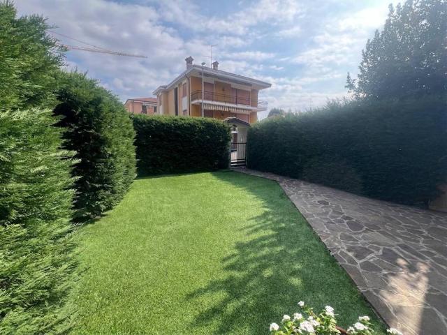 Villa Schiera in vendita a Stezzano, Bergamo