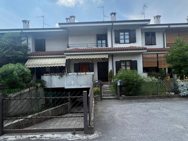 Villa Schiera in vendita a Stezzano, Lombardia