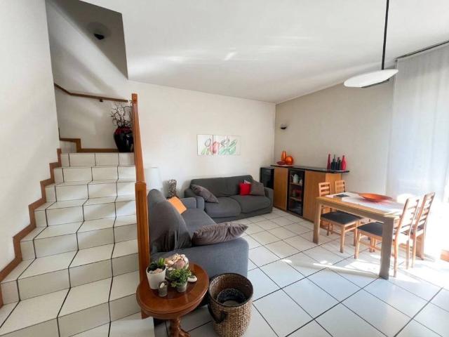 Villa Schiera in vendita a Stezzano, Bergamo