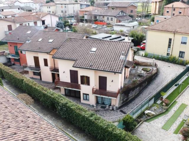 Villa Indipendente in vendita a Suisio, Lombardia