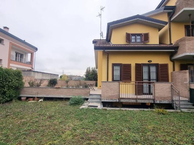 Villa Schiera in vendita a Cascina Gazzulo, Sulbiate