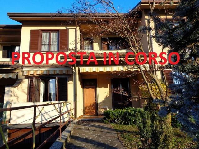 Villa Schiera in vendita a Sulbiate, Lombardia