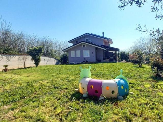 Villa Schiera in vendita a Supino, Lazio
