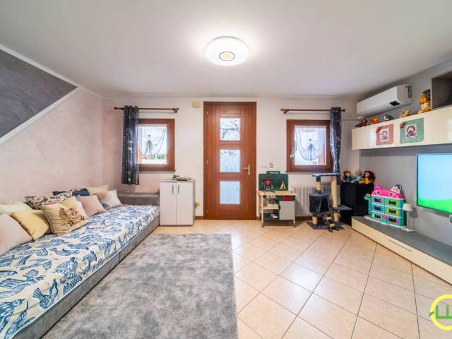 Villa Schiera in vendita a Leschiar, Tarcento