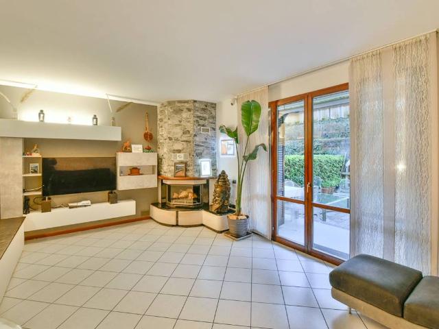 Villa Schiera in vendita a Rovascio, Tavernerio